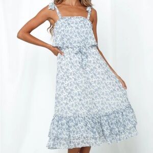 EUC SIMPLEE Sun Dress White Blue Floral Tiered Cami Dress Small *no belt